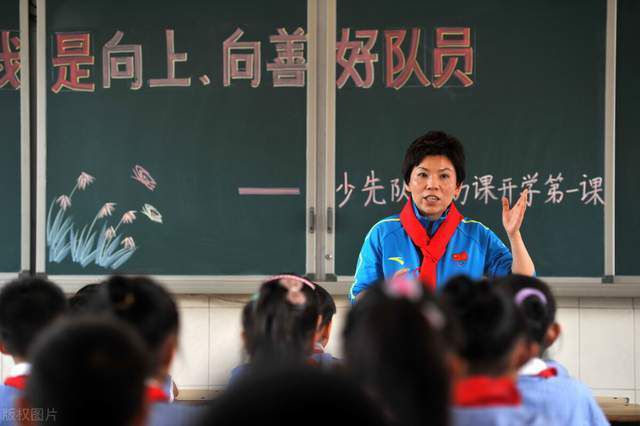 “绿灯侠”问世于上世纪40年 高斯林导演处女作发布会 女主角克里斯蒂娜耀眼 2014-05-21 当地时间5月20日，第67届戛纳电影节，电影《迷河》发布会，主创齐聚。