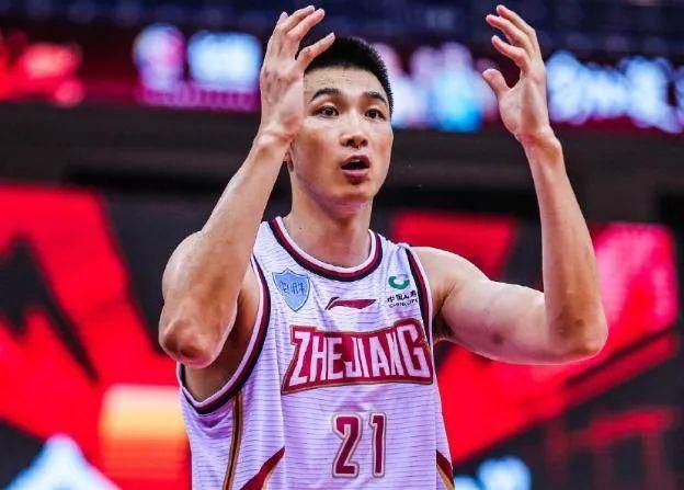 《指环王：双塔奇兵》单日票房640万，超过《名侦探柯南：绯色的子弹》上升至日榜第二名。