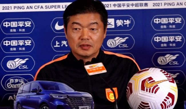 艾伦·保罗西装笔挺有型 2010-08-30 当地时间2010年8月29日，被称为“电视界奥斯卡”的第62届艾美奖颁奖典礼在美国纽约时代广场诺基亚剧院盛大举行，本届艾美奖入围者实力雄厚竞争激烈，红地毯上也是群星闪耀，星光熠熠。
