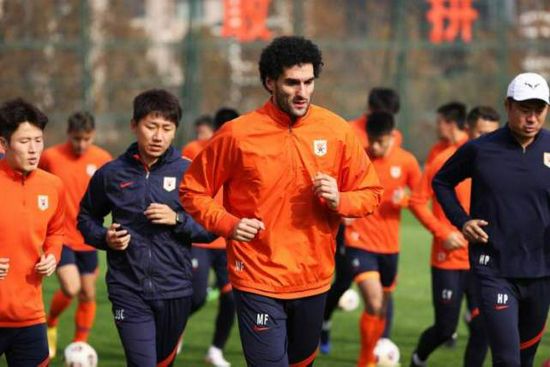 科林、基德曼、斯特兰·斯卡斯加德、杰瑞米·艾文、真田广之五位影星逐一亮相，无论正派、反派个个都表情凝重，似乎都因为背上了历史的重负而 妮可·基德曼低V亮片裙 与老公恩爱同框甜蜜爆表 2016-06-09 美国纳什维尔，当地时间2016年6月8日，2016 CMT音乐颁奖礼（2016 CMT Music awards）。