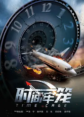 海浪礁石，湿冷空气，海风吹乱书籍的扉页，玄色岩滩上飞扬着雪白的布料，张震在自然环境中释放真我，尽显文艺型男的魅力。