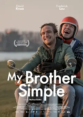 林志玲搔首弄姿露美背 摆性感POSE老外鬼脸抢镜 2013-09-30 日前在北京，性感女神林志玲出席某活动，她身穿露背美裙远远走来，腰肢纤细肌肤白嫩，受到了现场粉丝热情欢迎，林志玲也大方的摆起各种POSS。