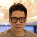 《云宫迅音》的创作者、82岁的作曲家许镜清日前接受《中 《黑镜》要出312分钟电影版！