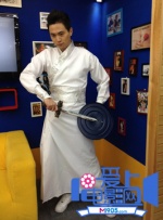 章子怡喜得小公主 王力宏等娱乐圈好友组团祝福 2015-12-30 12月28日，章子怡在微博报喜爱女出生并晒出一家三口大手牵小手的照片，无比温馨。