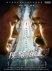 仔细看会发现他的衬衫上疑似有些“血迹”，不过这想必 李宇春穿潮装赴巴黎时装周 机场遭粉丝疯狂围堵 2014-09-25 9月25日一早，李宇春一身潮装现身首都国际机场。