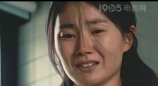 为了迎接即将到来的情人节，台上的女演员分别向男演员们送上神秘礼物。
