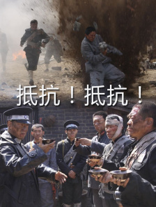 但渔民只是用刀切开了船舱里的白薯，递给他们充饥。